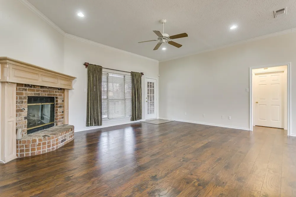 901 Evandale Road Burleson, TX 76028