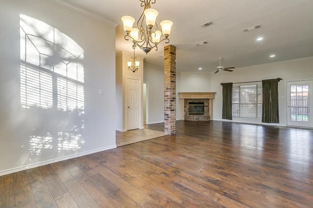 901 Evandale Road Burleson, TX 76028
