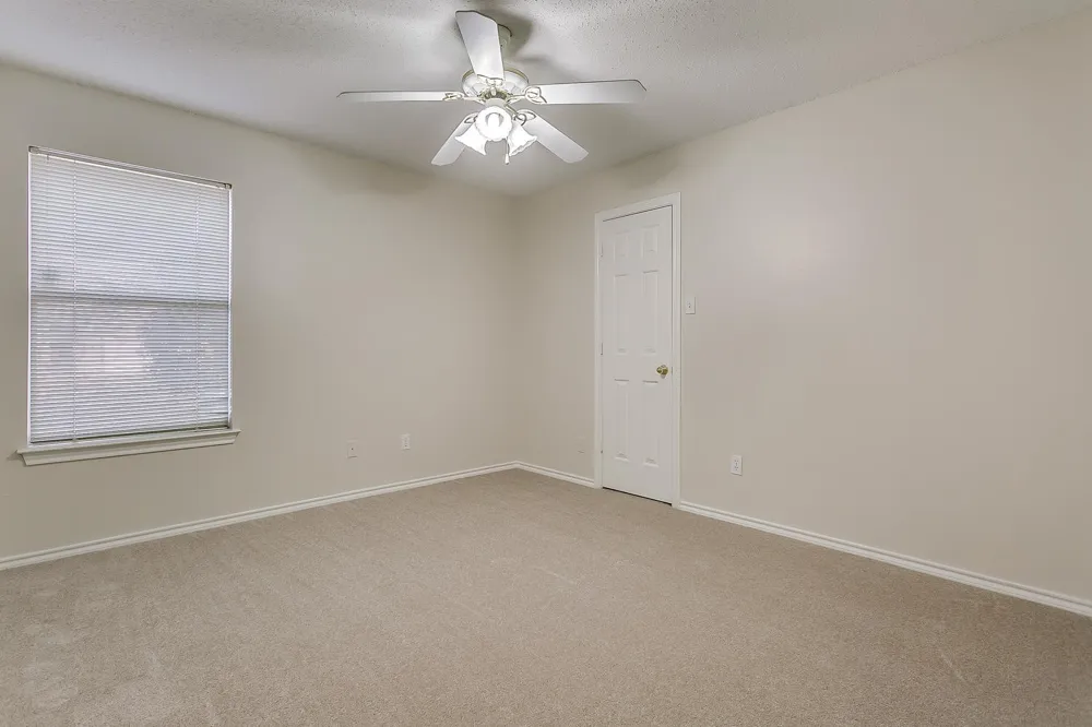 901 Evandale Road Burleson, TX 76028