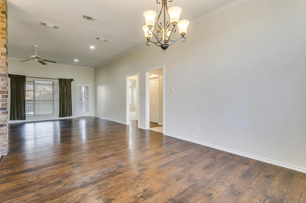 901 Evandale Road Burleson, TX 76028