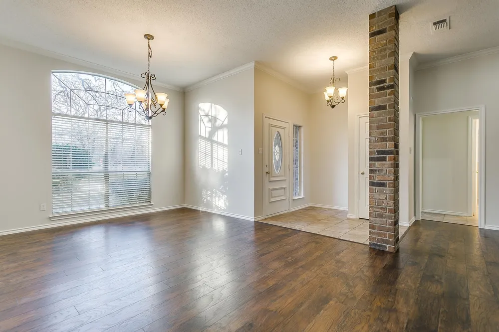 901 Evandale Road Burleson, TX 76028