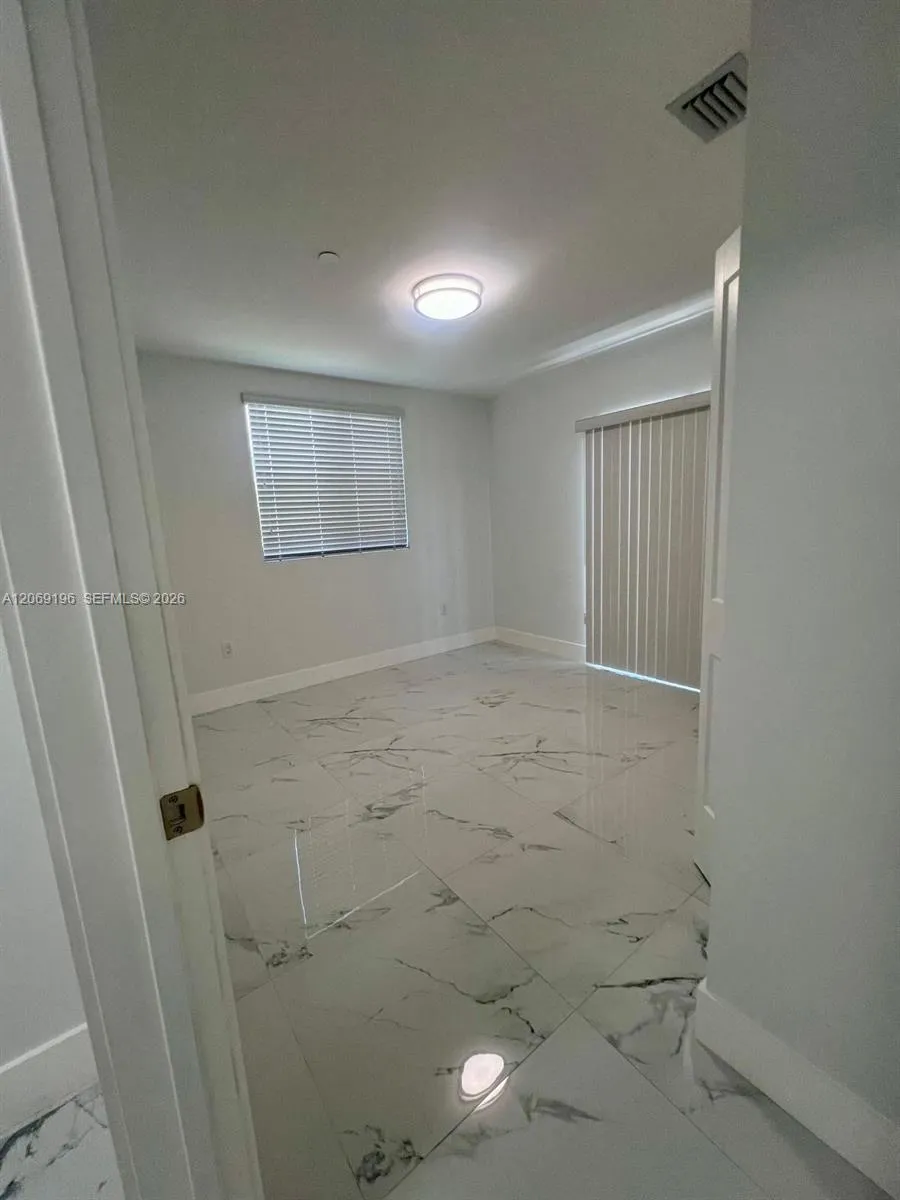 1860 NW 19th St #201 Miami, FL 33125