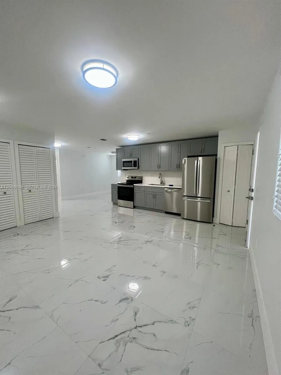 1860 NW 19th St #201 Miami, FL 33125