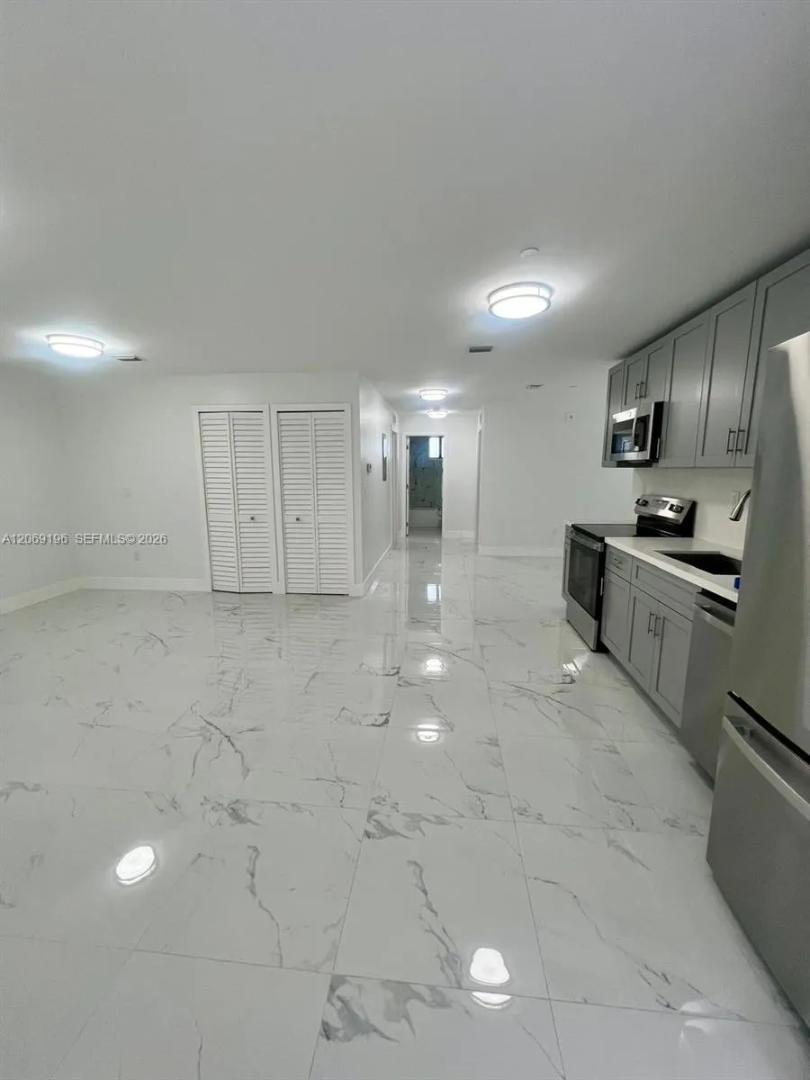 1860 NW 19th St #201 Miami, FL 33125