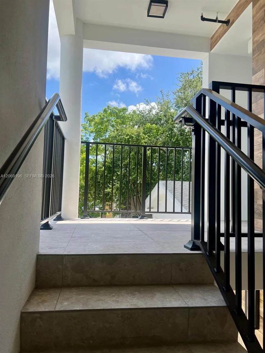 1860 NW 19th St #201 Miami, FL 33125