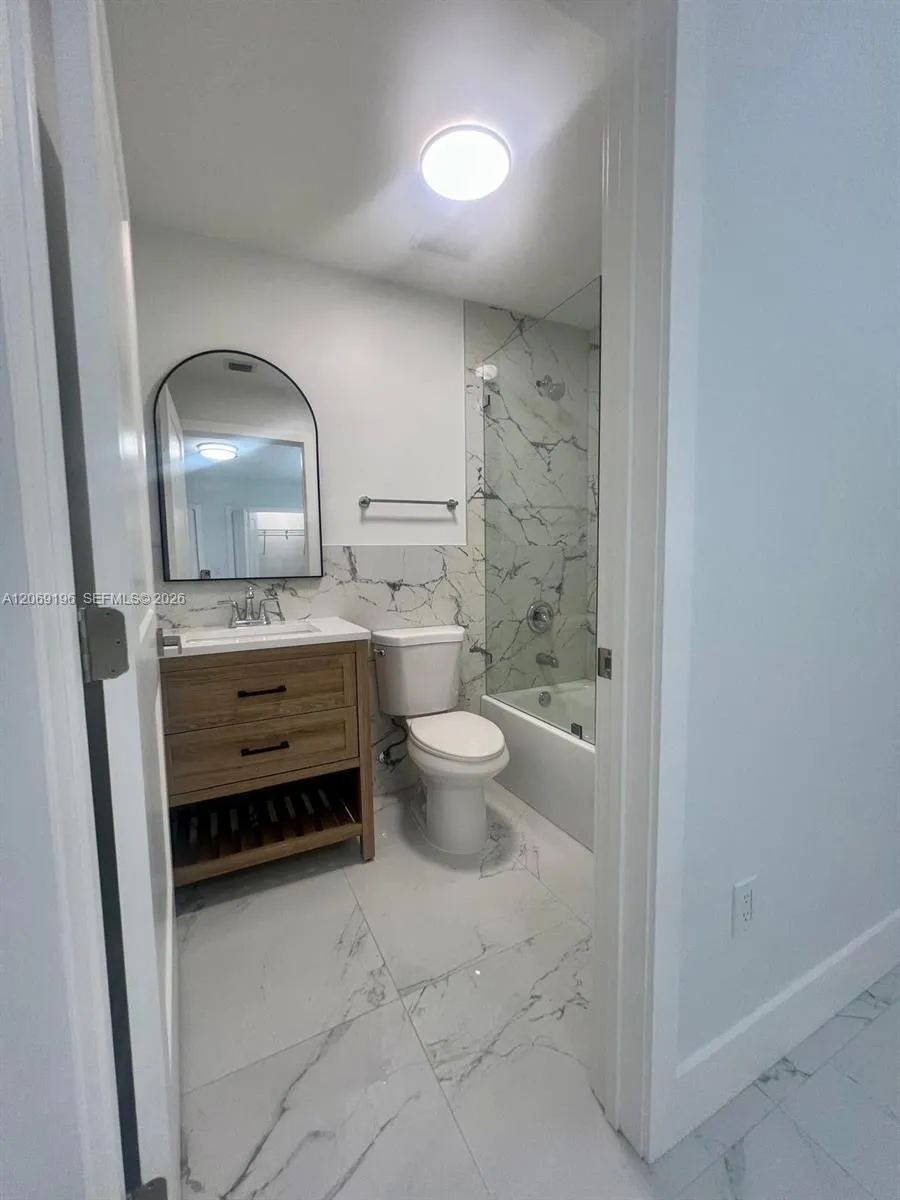 1860 NW 19th St #201 Miami, FL 33125