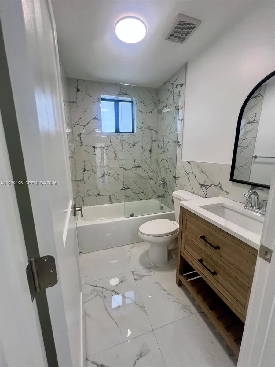 1860 NW 19th St #201 Miami, FL 33125