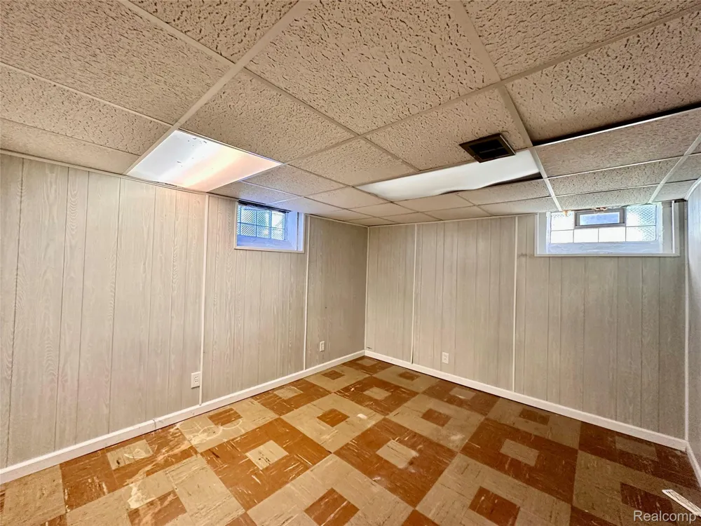 6790 WINONA AVENUE Allen Park City, MI 48101