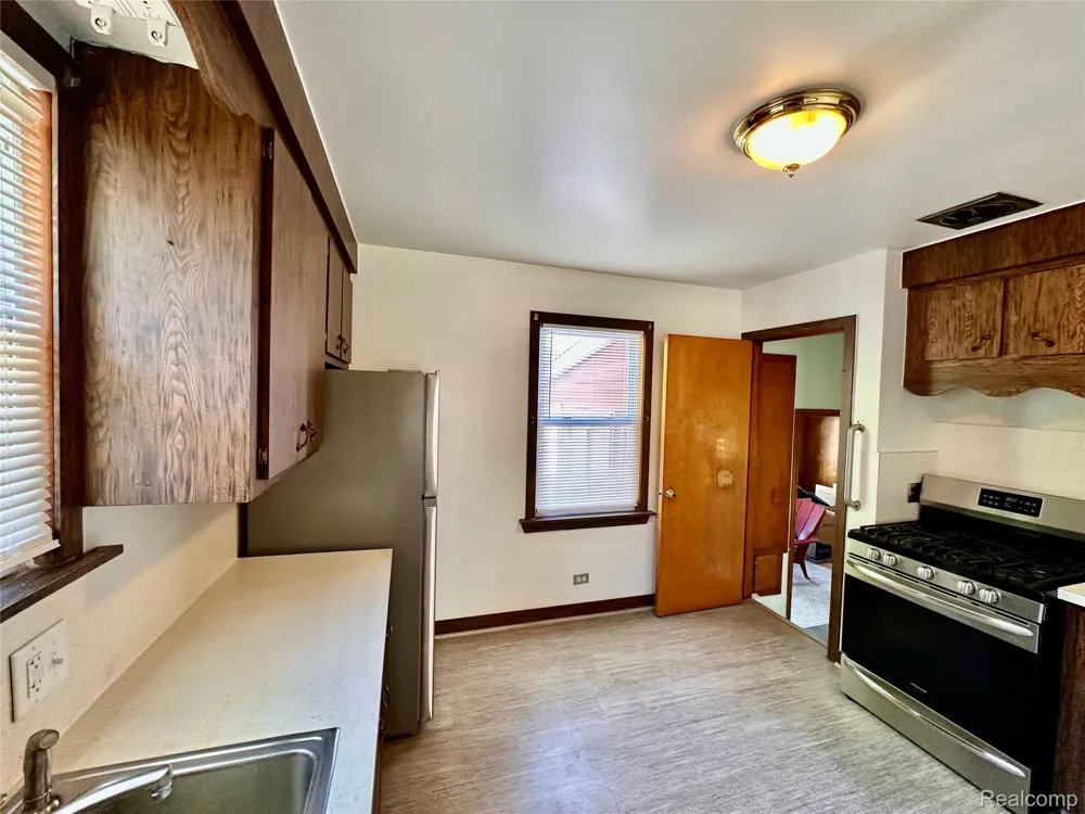 6790 WINONA AVENUE Allen Park City, MI 48101