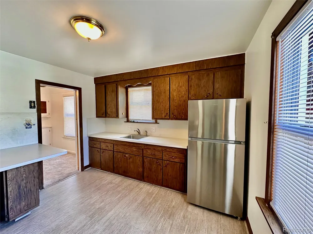6790 WINONA AVENUE Allen Park City, MI 48101