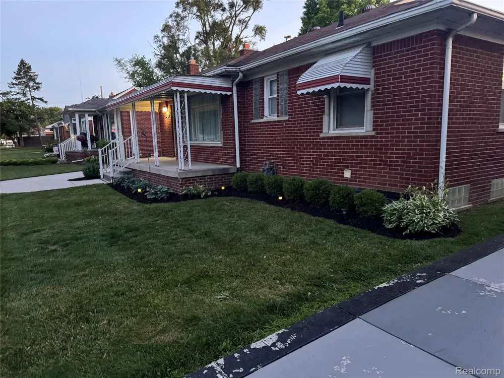 6790 WINONA AVENUE Allen Park City, MI 48101