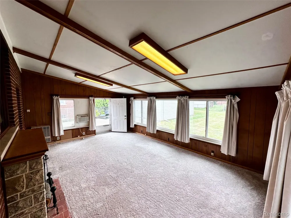 6790 WINONA AVENUE Allen Park City, MI 48101