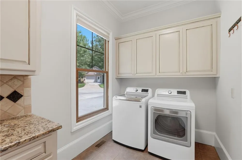 112 Overlook Circle Dawsonville, GA 30534