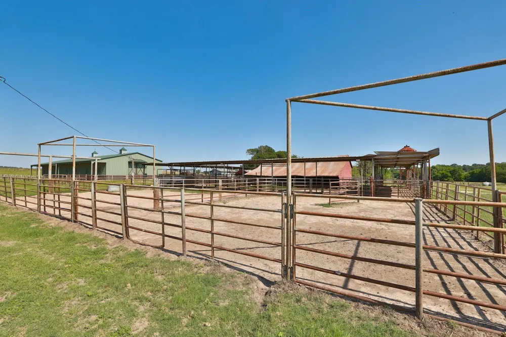 8 Cr 305 Road Navasota, TX 77868