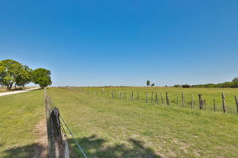 8 Cr 305 Road Navasota, TX 77868