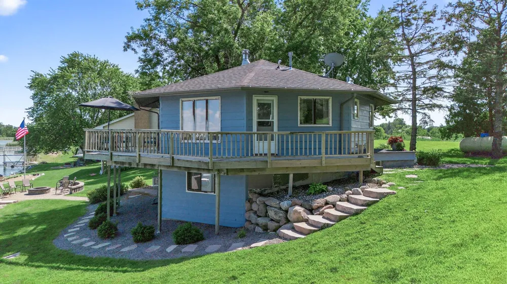 1794 Lawrence Circle NW Annandale, MN 55302