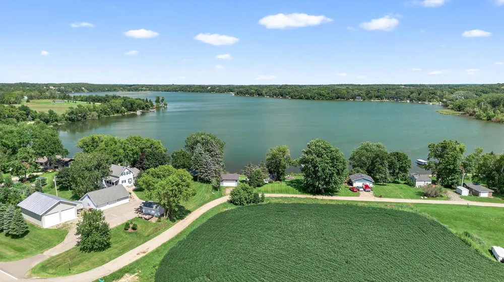 1794 Lawrence Circle NW Annandale, MN 55302