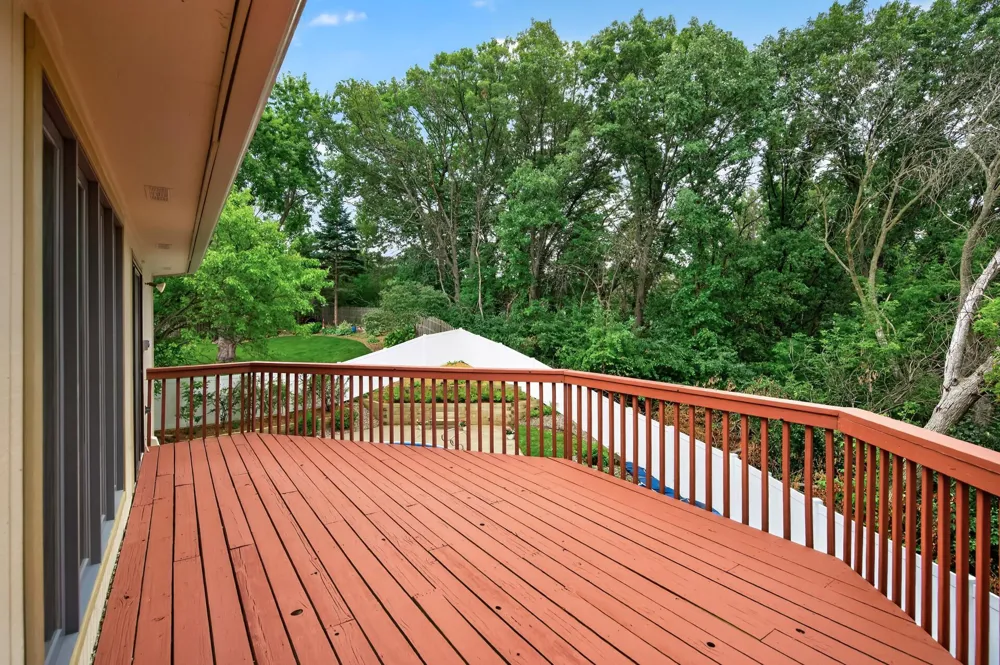 1528 Briarknoll Drive Arden Hills, MN 55112