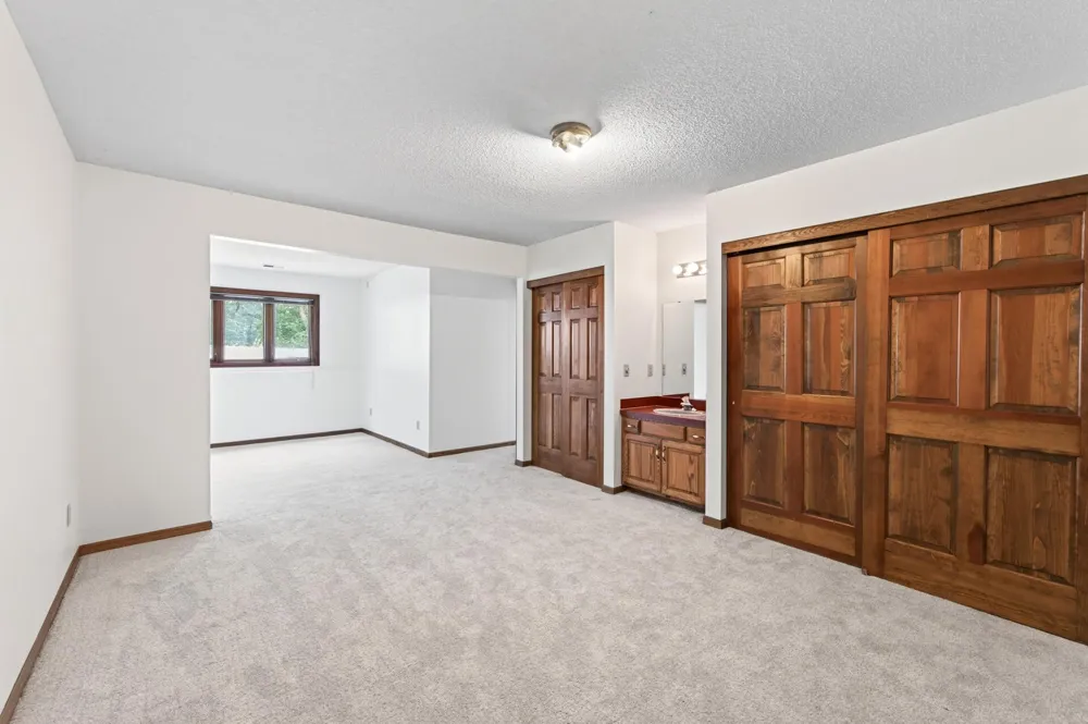 1528 Briarknoll Drive Arden Hills, MN 55112
