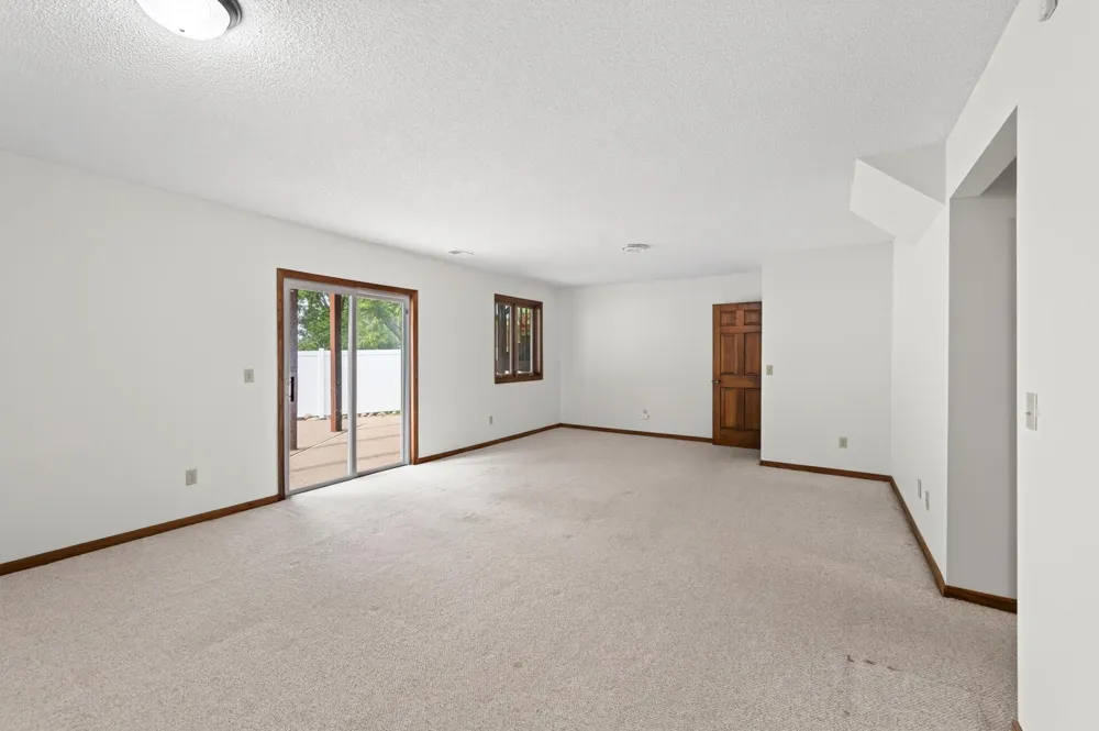 1528 Briarknoll Drive Arden Hills, MN 55112