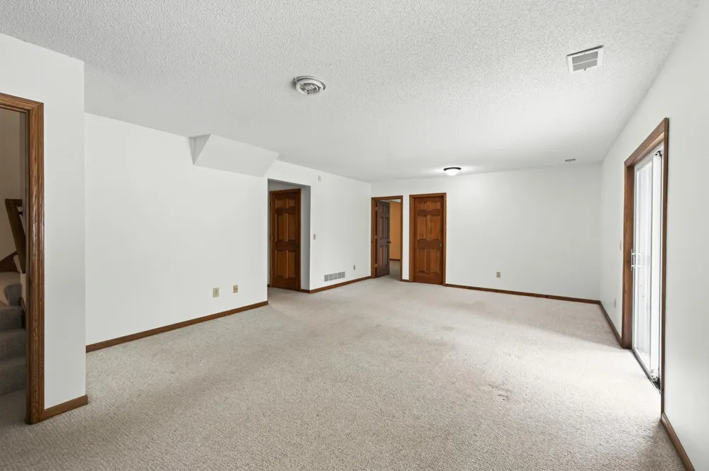 1528 Briarknoll Drive Arden Hills, MN 55112