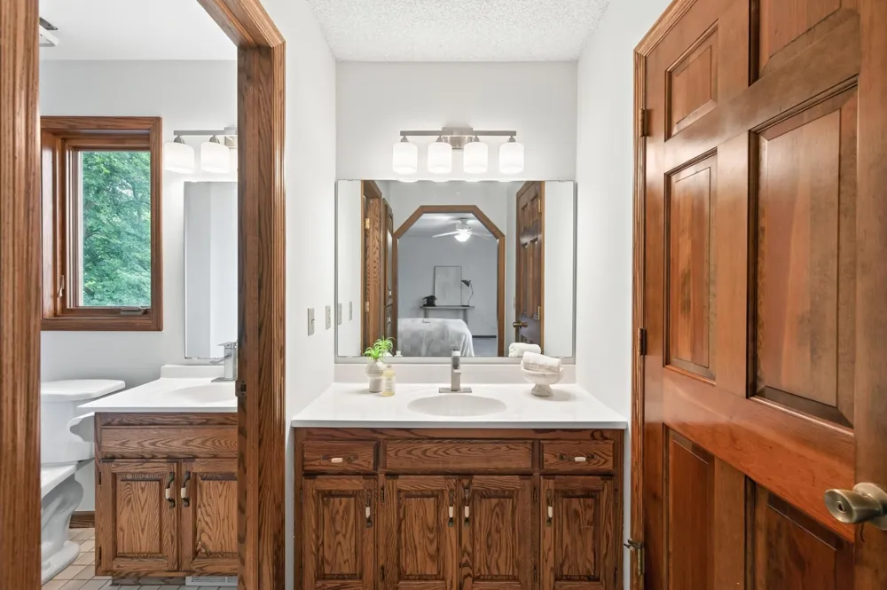 1528 Briarknoll Drive Arden Hills, MN 55112