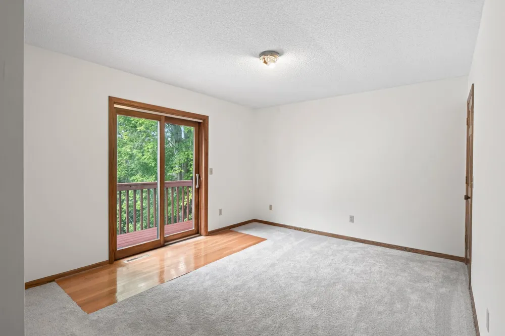 1528 Briarknoll Drive Arden Hills, MN 55112