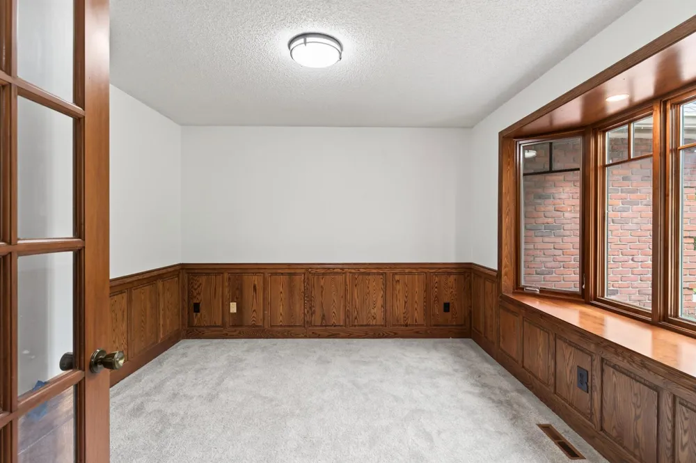 1528 Briarknoll Drive Arden Hills, MN 55112