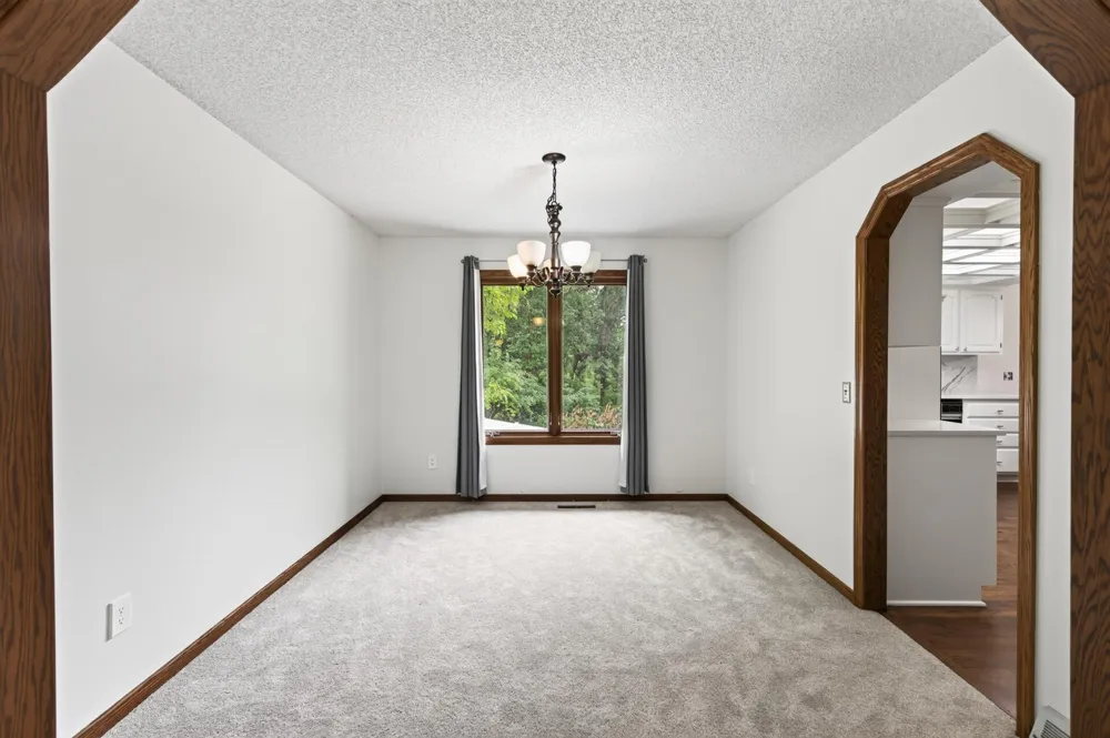 1528 Briarknoll Drive Arden Hills, MN 55112