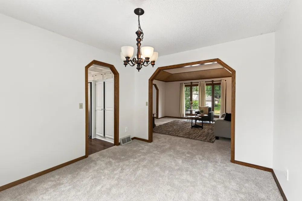 1528 Briarknoll Drive Arden Hills, MN 55112