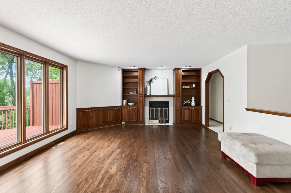 1528 Briarknoll Drive Arden Hills, MN 55112