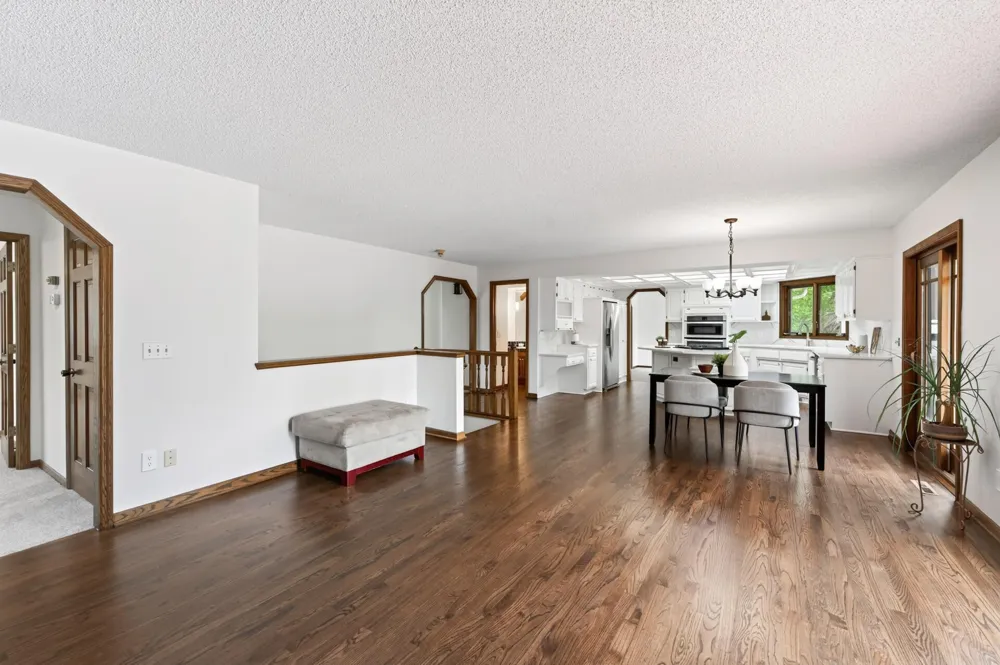 1528 Briarknoll Drive Arden Hills, MN 55112