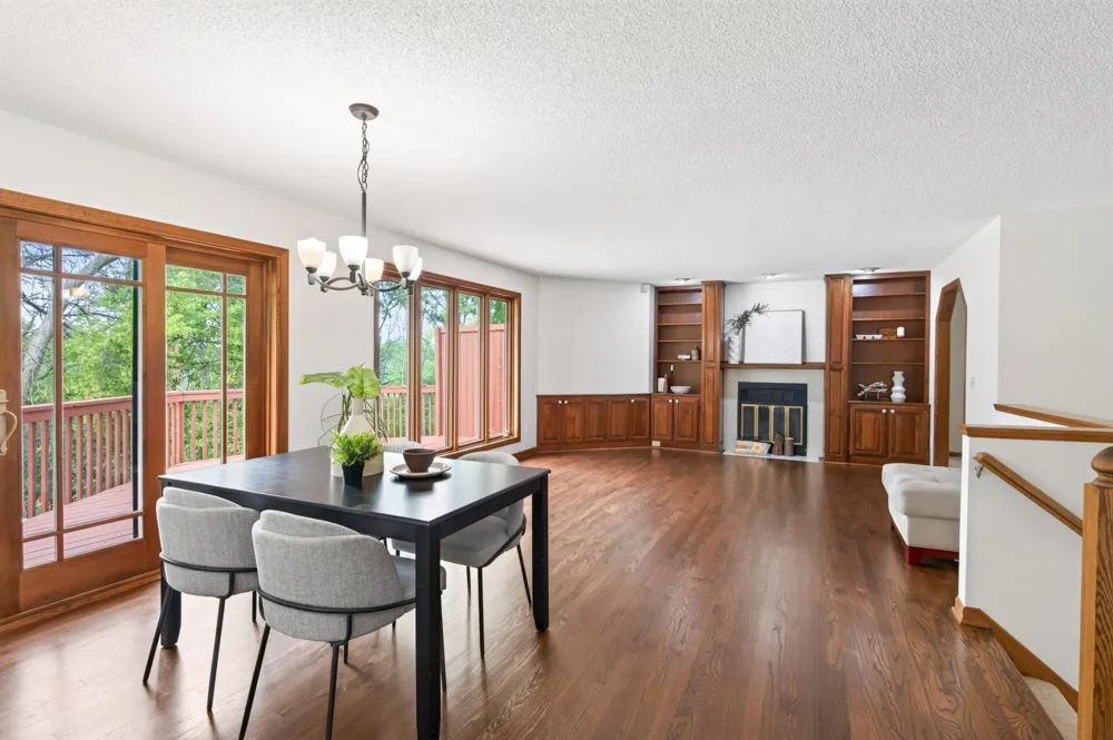 1528 Briarknoll Drive Arden Hills, MN 55112