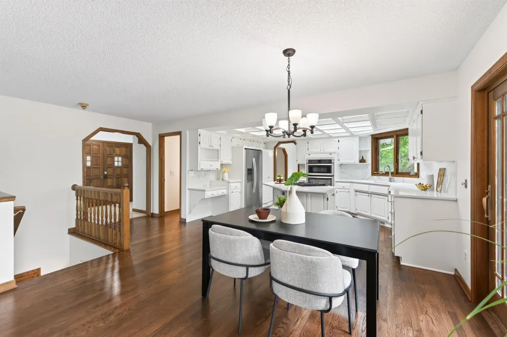 1528 Briarknoll Drive Arden Hills, MN 55112