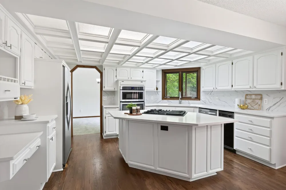 1528 Briarknoll Drive Arden Hills, MN 55112