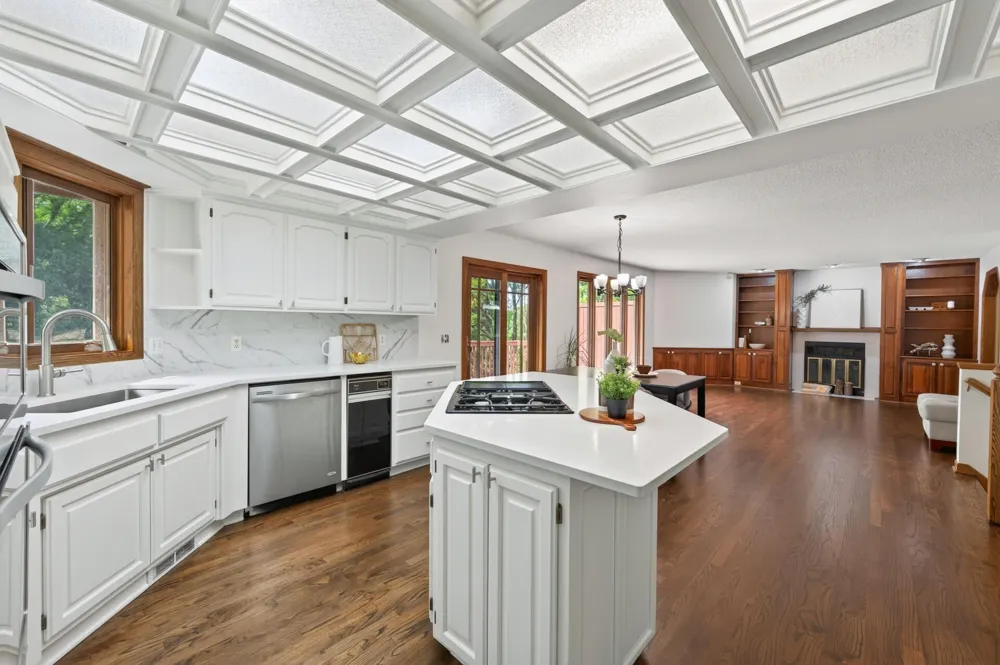 1528 Briarknoll Drive Arden Hills, MN 55112