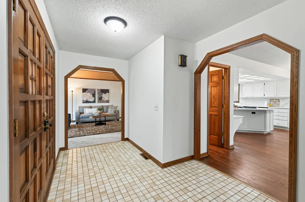 1528 Briarknoll Drive Arden Hills, MN 55112