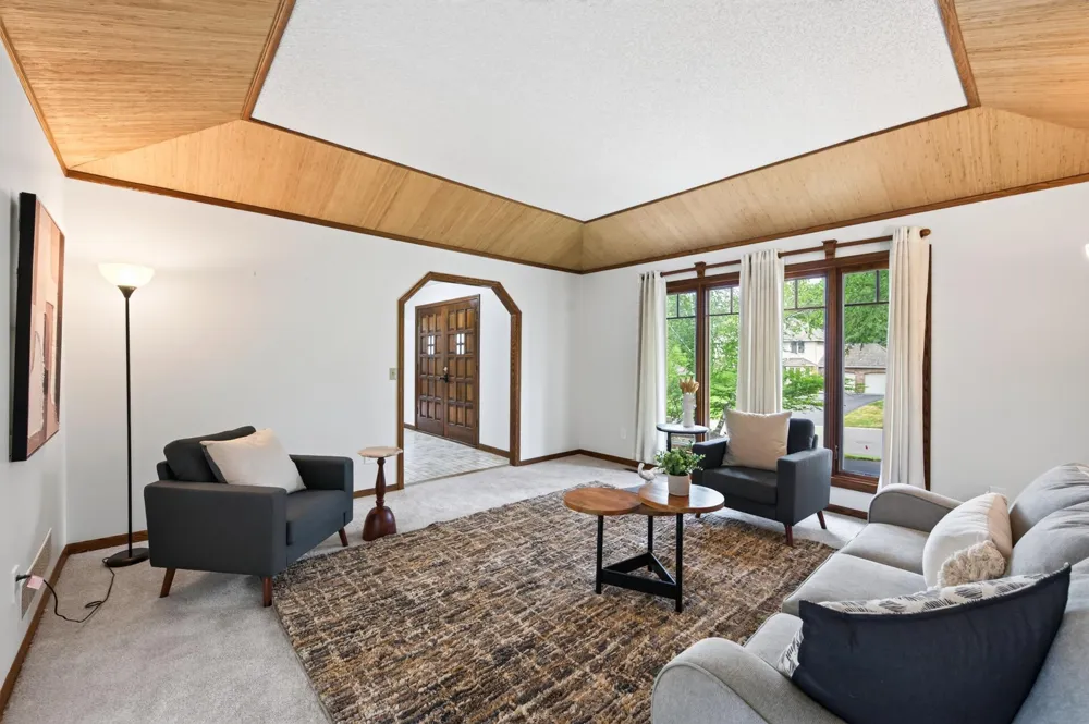 1528 Briarknoll Drive Arden Hills, MN 55112