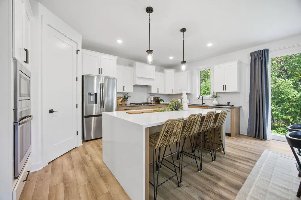 2415 Laurie Court Roseville, MN 55113