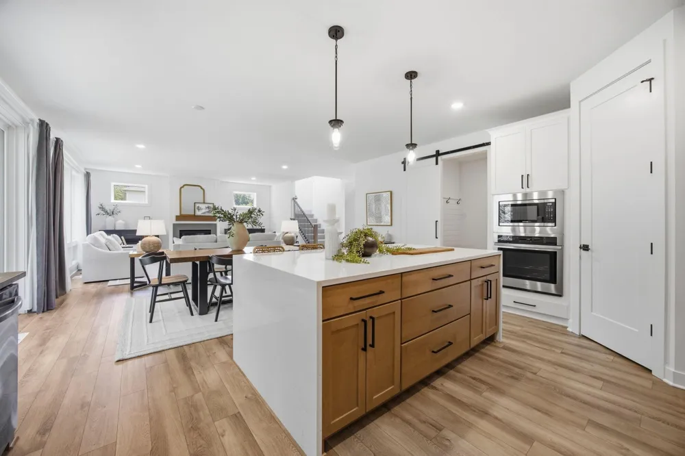2415 Laurie Court Roseville, MN 55113