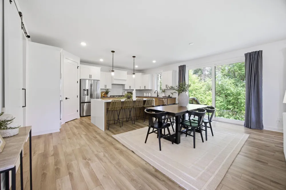 2415 Laurie Court Roseville, MN 55113