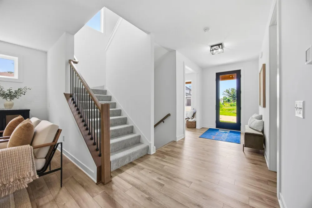 2415 Laurie Court Roseville, MN 55113