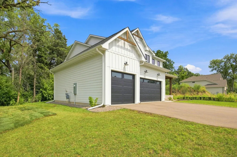 2415 Laurie Court Roseville, MN 55113