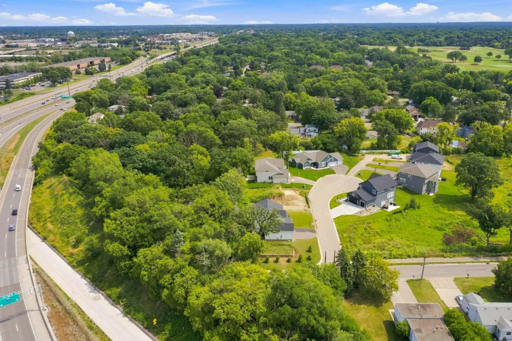 2415 Laurie Court Roseville, MN 55113