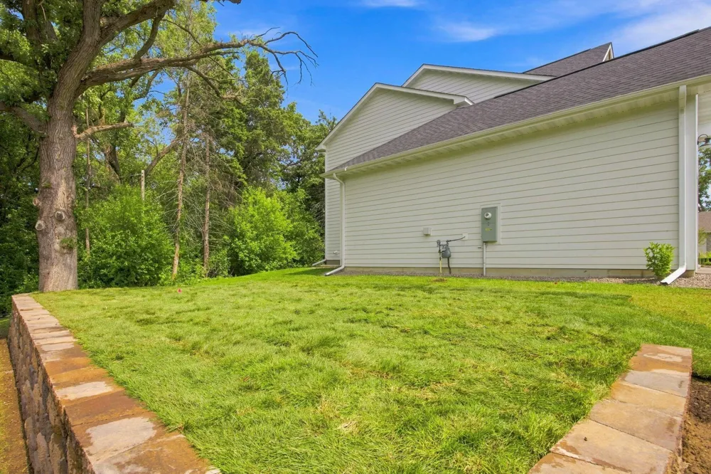 2415 Laurie Court Roseville, MN 55113