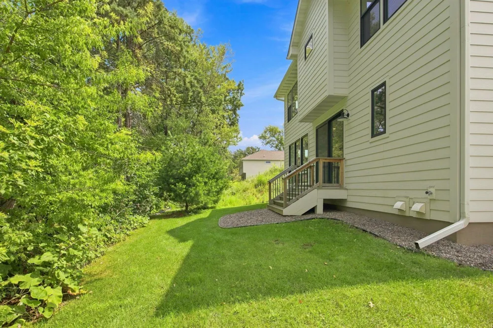 2415 Laurie Court Roseville, MN 55113