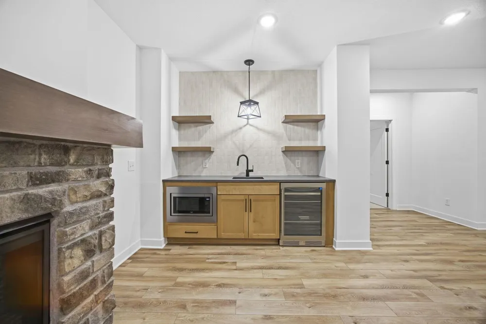 2415 Laurie Court Roseville, MN 55113