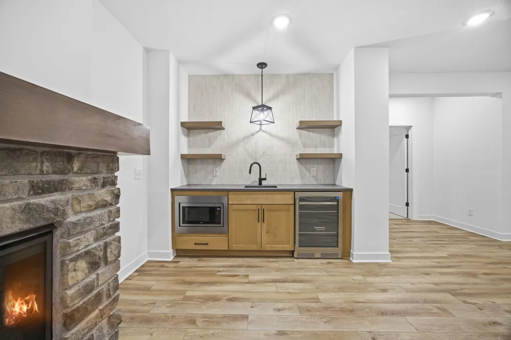 2415 Laurie Court Roseville, MN 55113