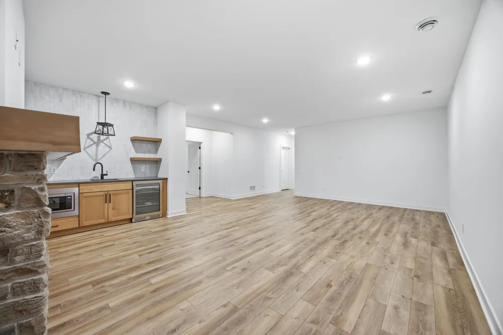 2415 Laurie Court Roseville, MN 55113