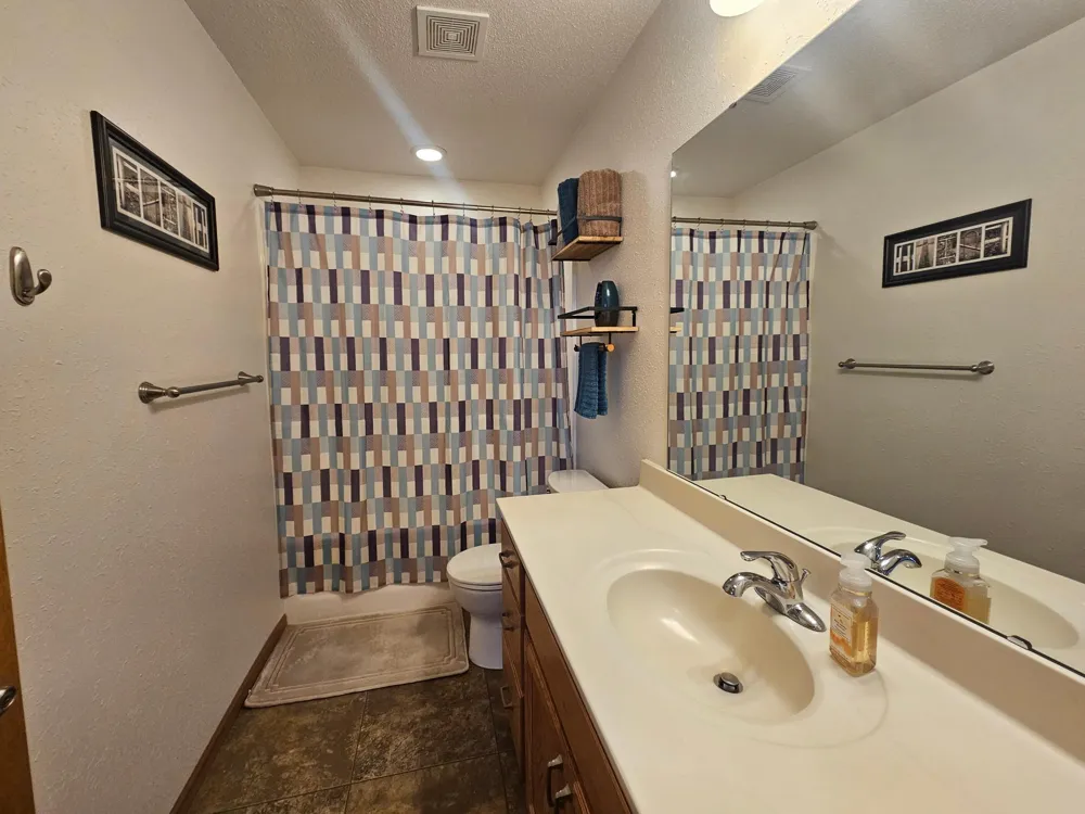 7580 Country Creek Road Wahpeton, ND 58075